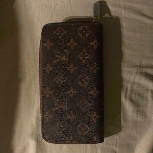 Louis Vuitton look alike wallet